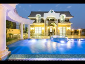 בית מעוצב בסגנון צרפתי כפרי של שנות ה50